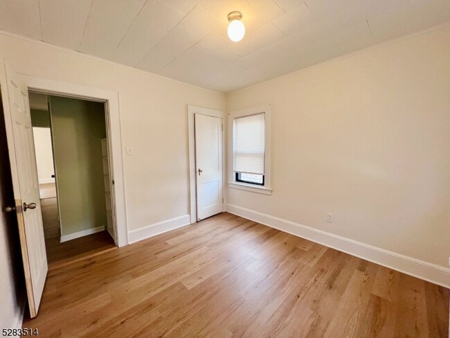 Building Photo - 31 Elston St