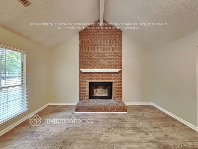 Building Photo - 185 Steeplechase Dr