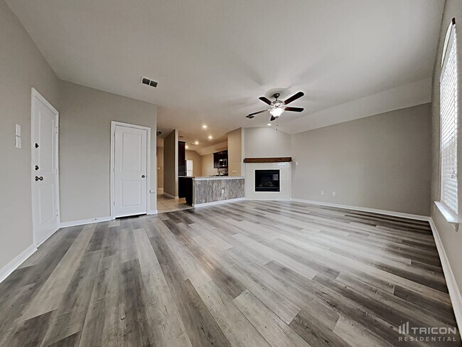 Building Photo - 1214 Cres View Dr