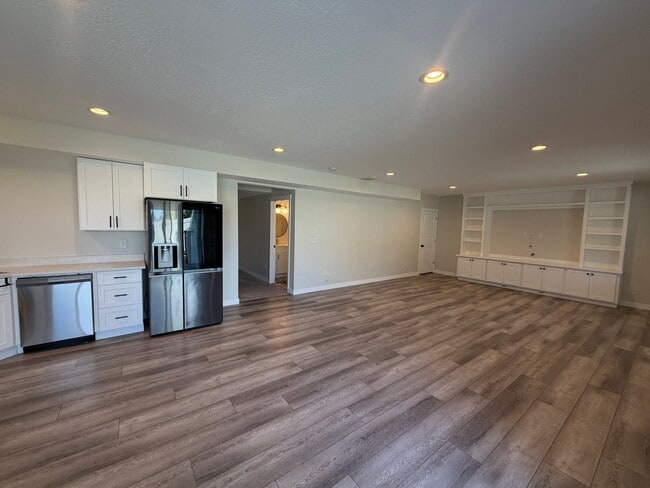 Building Photo - 4384 Lower Meadow Dr