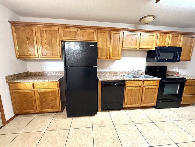 Foto del edificio - 2202 Lakeview Dr
