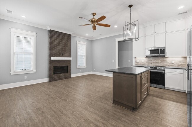 Building Photo - 1705 Double Oak Trl