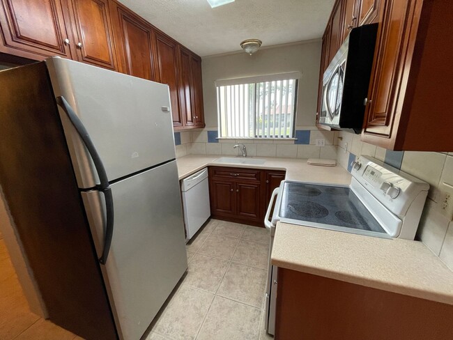 Foto del edificio - For Lease - 3 BR | 2 BA Newly Remodeled To...