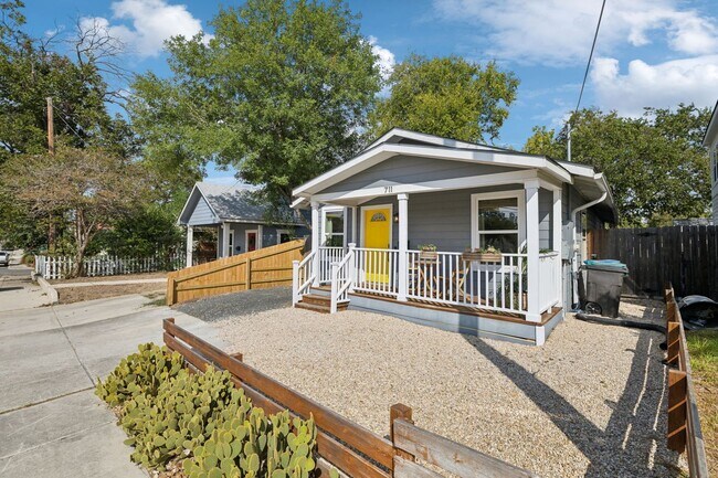 Foto del edificio - DARLING 2-BEDROOM MAHNCKE PARK COTTAGE