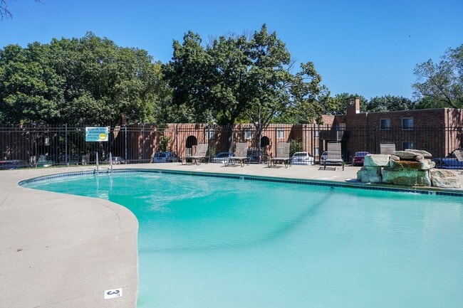 Building Photo - The Linden