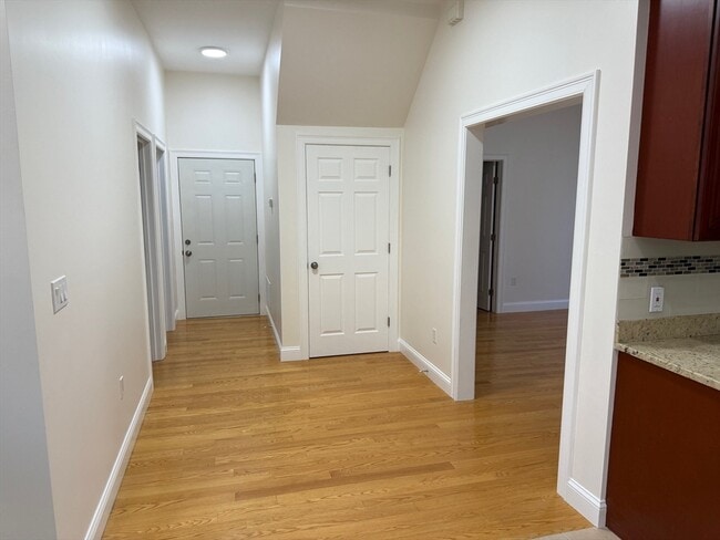 Building Photo - 407 Newport Ave