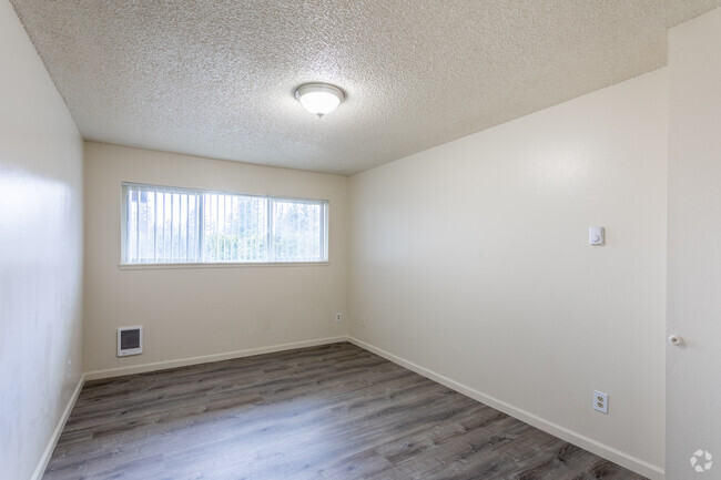 1HAB, 1BA - 620 ft² - Alder Royal Apartments