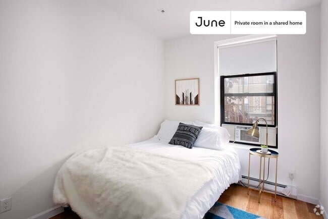 Building Photo - Private bedroom in 3 bed/2 bath Home