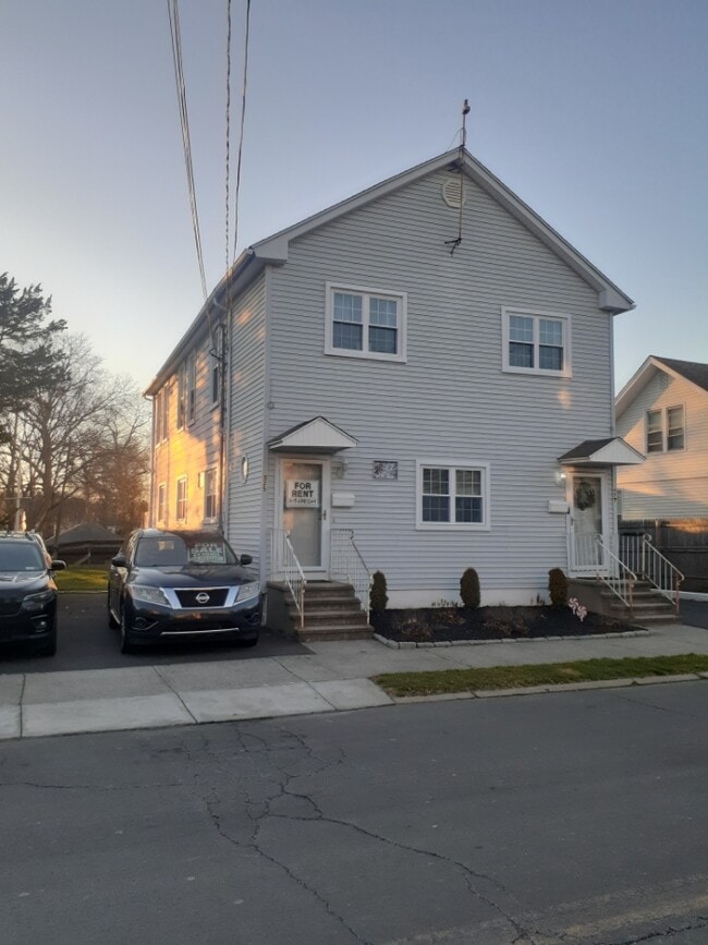 525 Wayne St Unit 525, Bridgeport, CT 06606 Apartments in Bridgeport