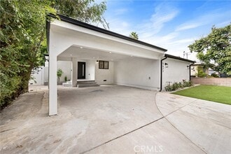 Building Photo - 5627 Agnes Ave