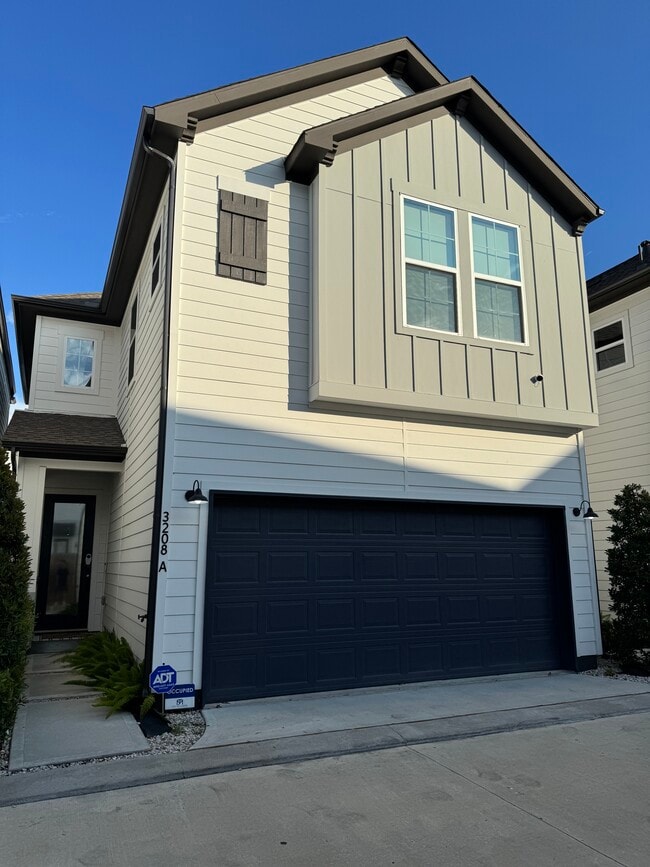 Building Photo - 3208 Bostic St