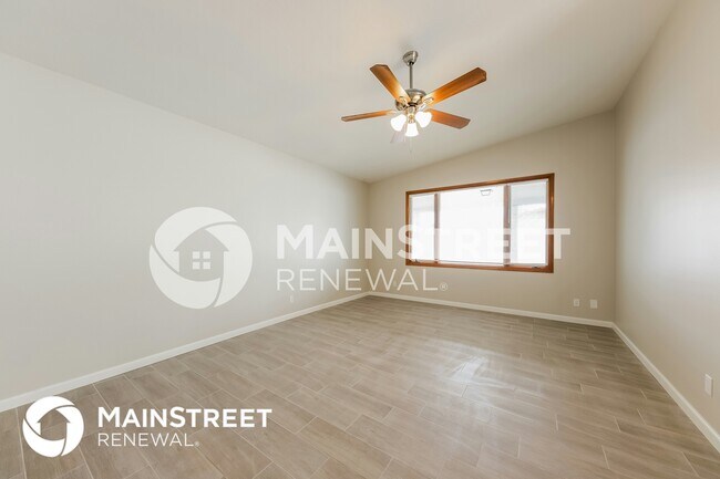 Foto del edificio - 3108 W McLellan Blvd