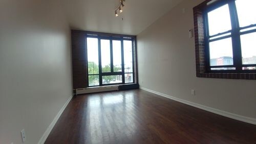 Building Photo - 591 3rd St