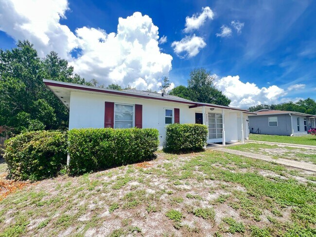 Foto del edificio - Charming Deltona Lakes Home!