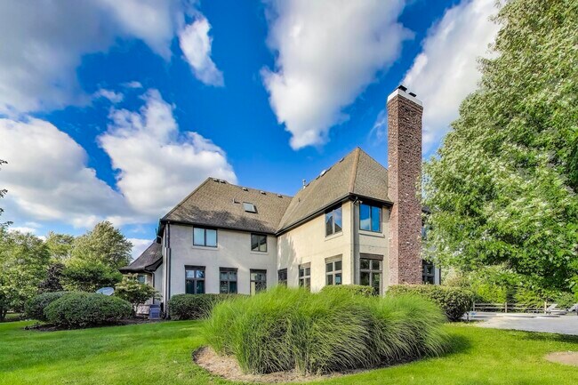 Foto del edificio - 23W711 Hobson Rd