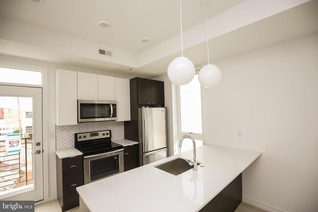 Building Photo - 1229 N 27th St