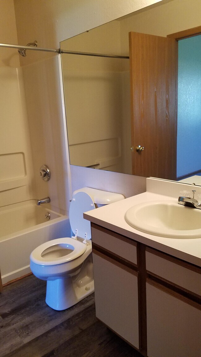 Foto del edificio - 749 Hilltop Ln