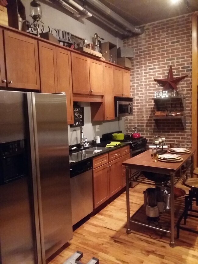 Building Photo - 640 Glen Iris Dr NE