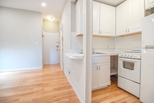 Building Photo - 36 Winchester St