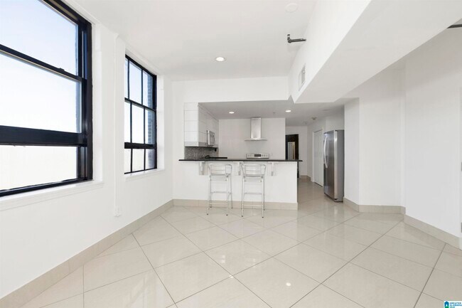 Foto del edificio - 2201 1st Ave N