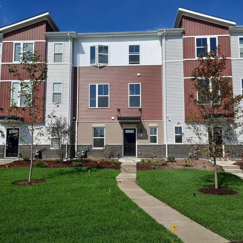 4136 Irving Rd, Aurora, IL 60504 Townhome Rentals in Aurora IL