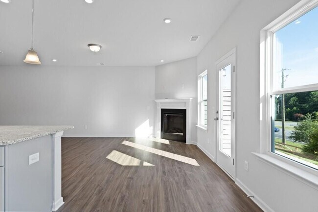 Building Photo - 310 Penn Station Way