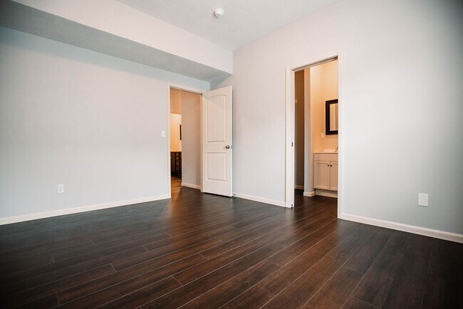 Foto del edificio - 509 E Madison St