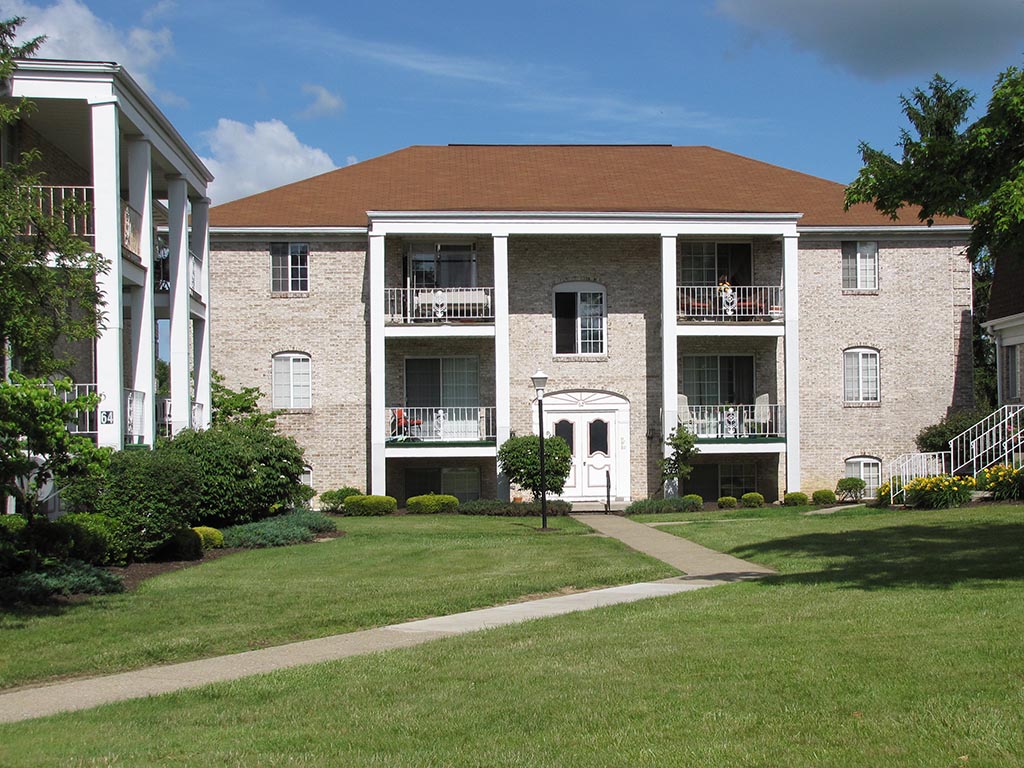 Primary Photo - Marquette Manor