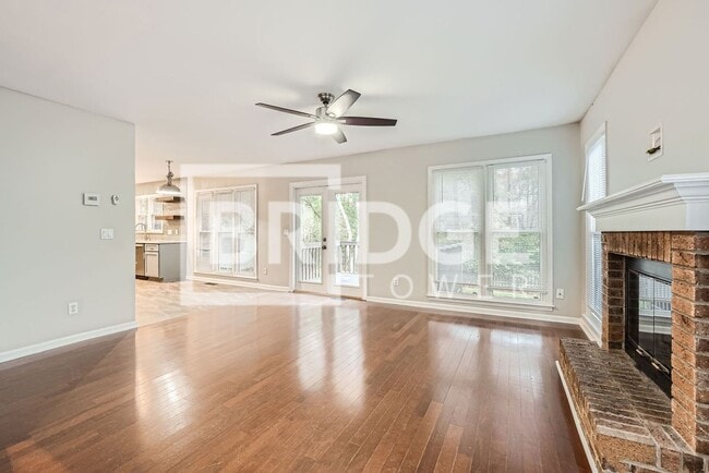 Building Photo - 204 Edgewater Dr NW