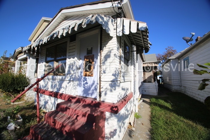 Primary Photo - 2115 Dumesnil St