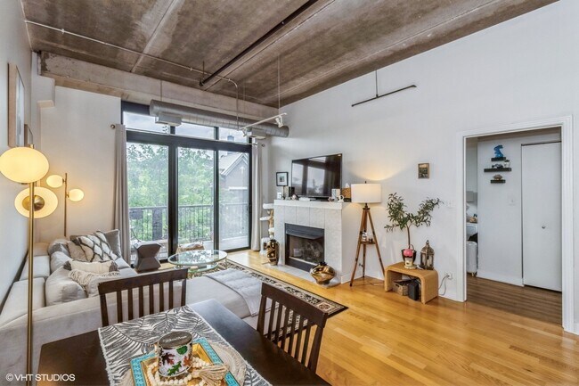 Foto del edificio - 833 W 15th Pl