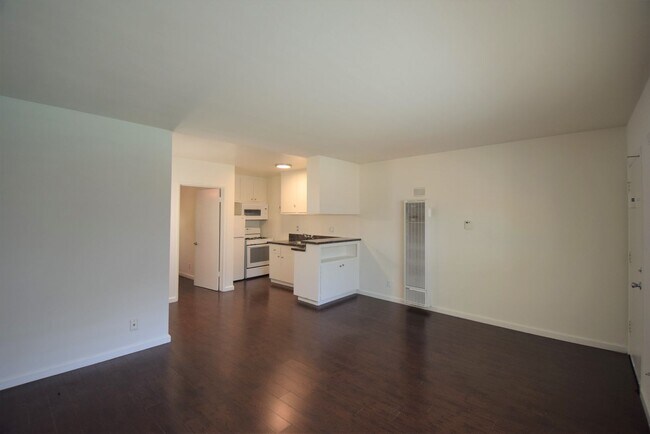Building Photo - 10645 Valley Spring Ln