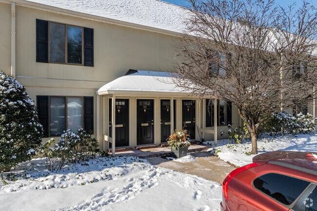 Entrance - Devon Green Condominium