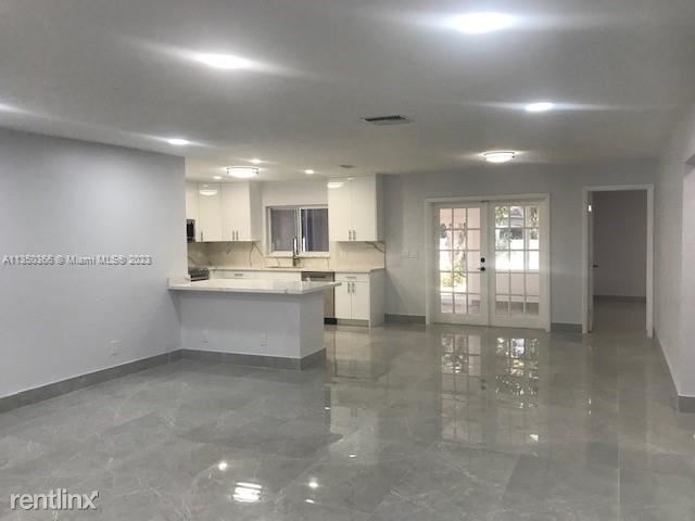 Building Photo - 3 br, 2 bath House - 4970 SW 29th Way # 0