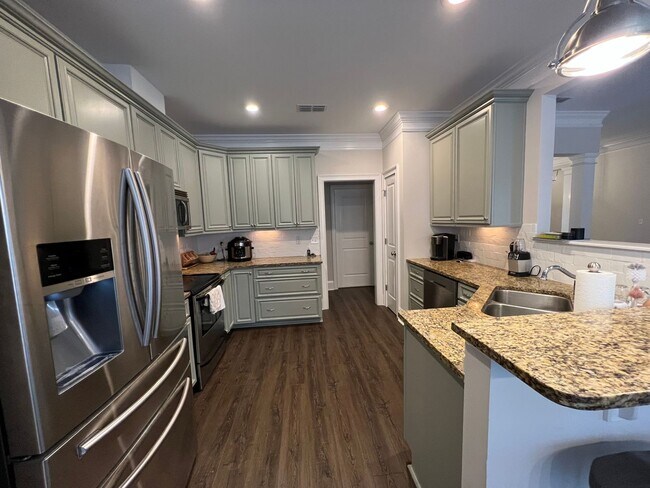 Building Photo - 2533 Carthage Lane-Gorgeous Furnished Home...