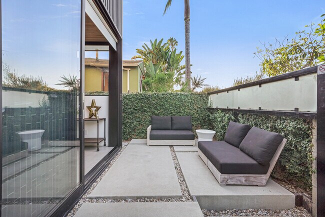 Foto del edificio - 232 Grand Blvd