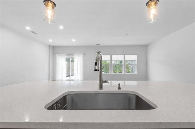 Building Photo - 116 Salt Lk Ln