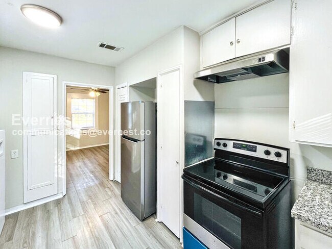 Foto del edificio - 227 Broadmoor Dr