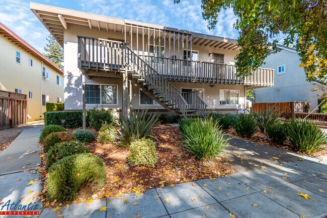 Building Photo - 4005 Will Rogers Dr
