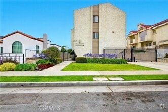 Building Photo - 1217 W 168th St