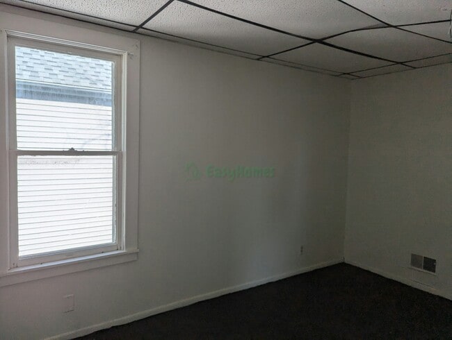 Building Photo - 831 W Russell St