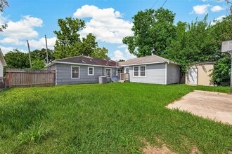 Building Photo - 10601 Ambursen St