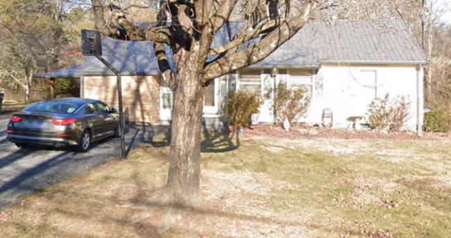Building Photo - 1415 Creekwood Dr