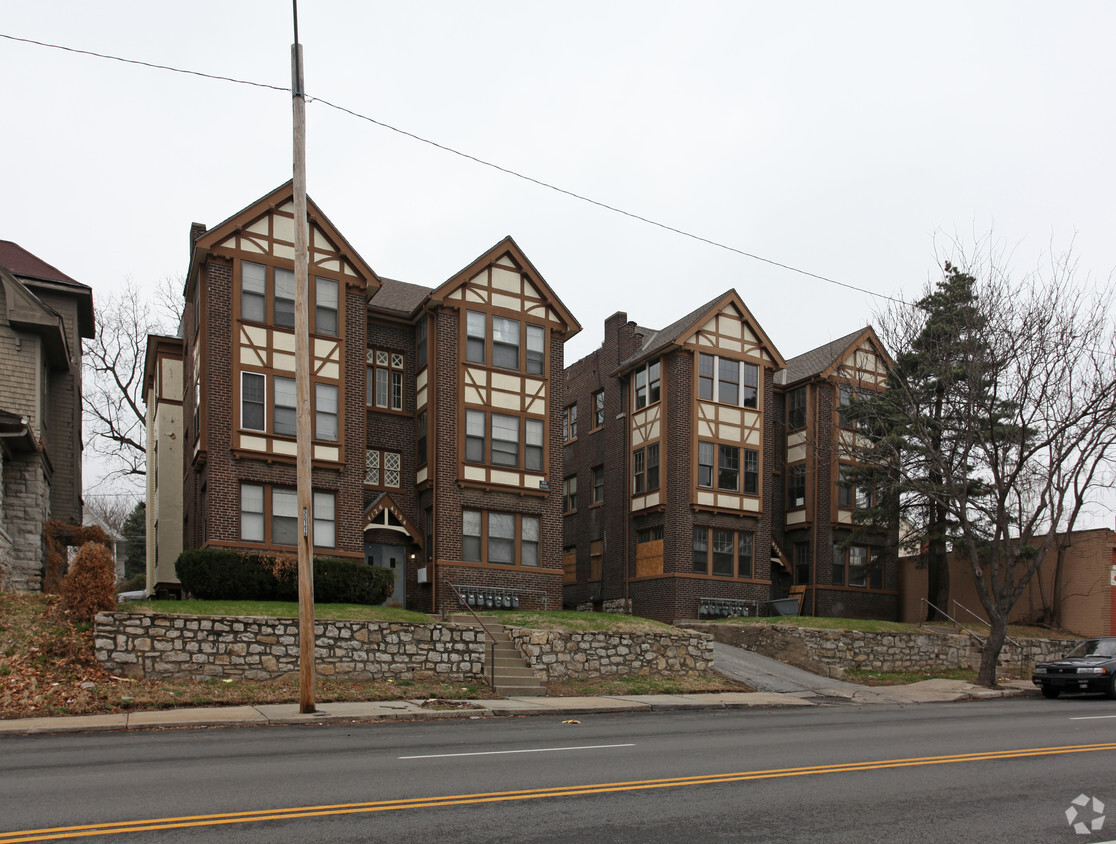 Primary Photo - Hyde Pointe