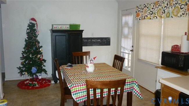 Building Photo - 5633 Lake Sharon Dr