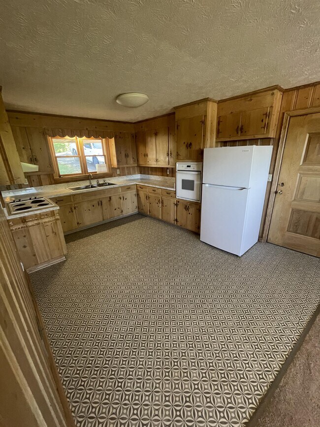 Building Photo - 18 Birch Way