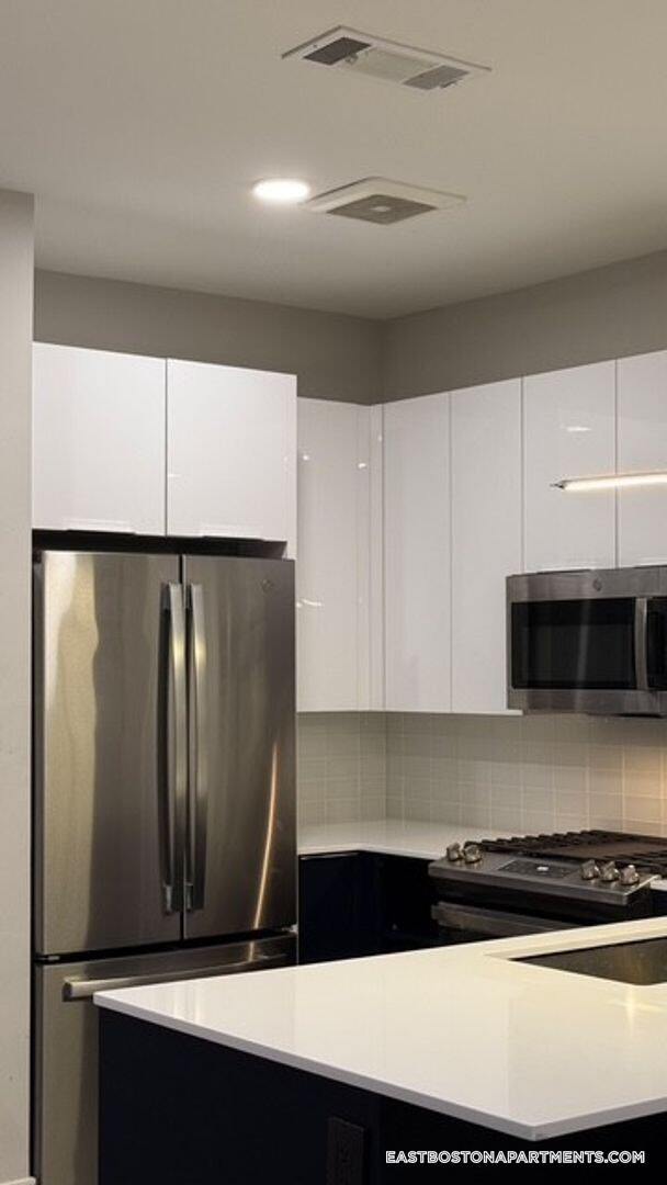 Foto del edificio - 656 Saratoga St