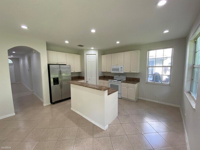 Foto del edificio - 4 br, 3.5 bath Condo - 4456 Regal Ct