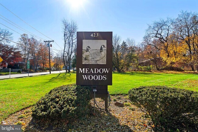 Foto del edificio - 107 Meadow Woods Ln