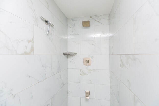 Foto del edificio - 469 Ena Rd #2402